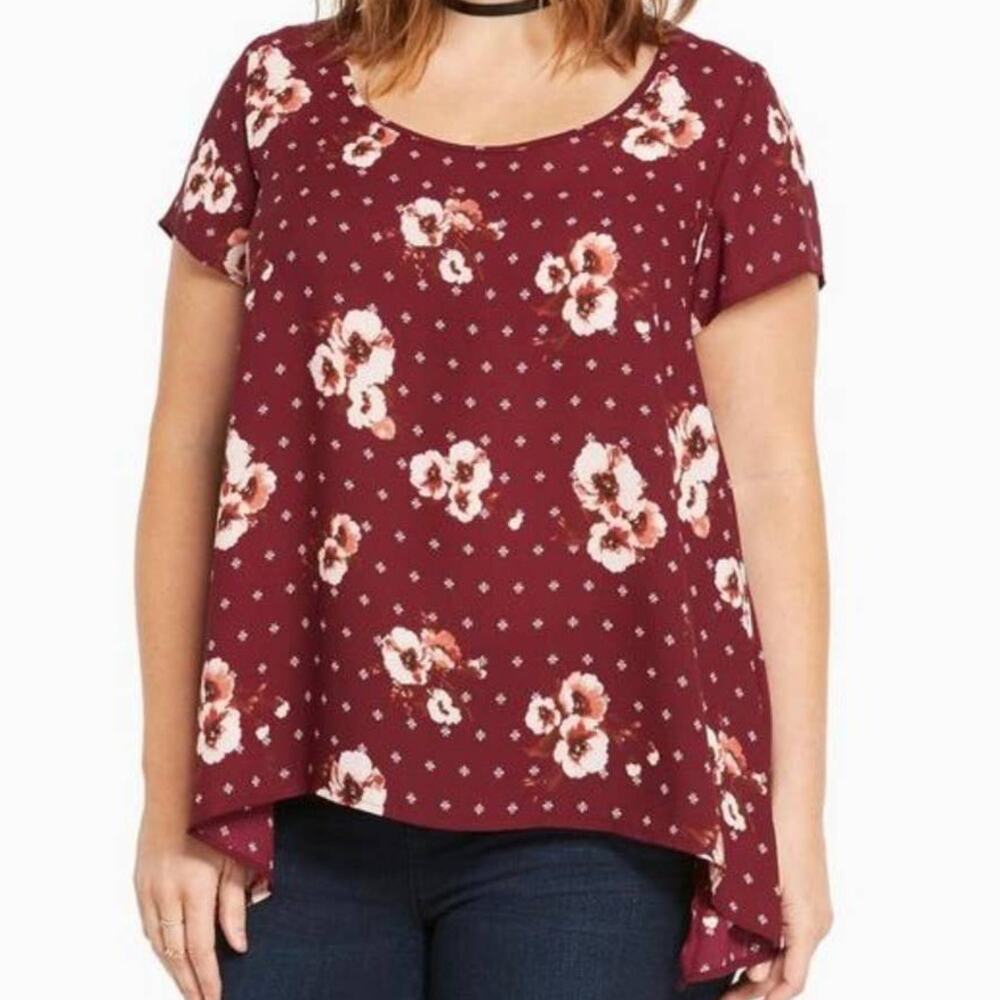 TORRID Maroon Floral Print Handkerchief Hem Short Sleeve Top Size 0 (Large)